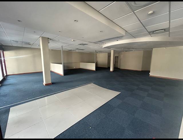 182M² BUILDING TO LET IN TYGER VALLEY